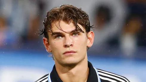 Meia Nico Paz em jogo. (Foto: Marcos Brindicci/Getty Images)