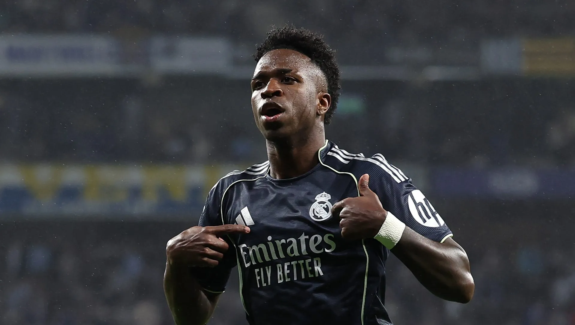 Vinícius Júnior comemorando pelo Real Madrid