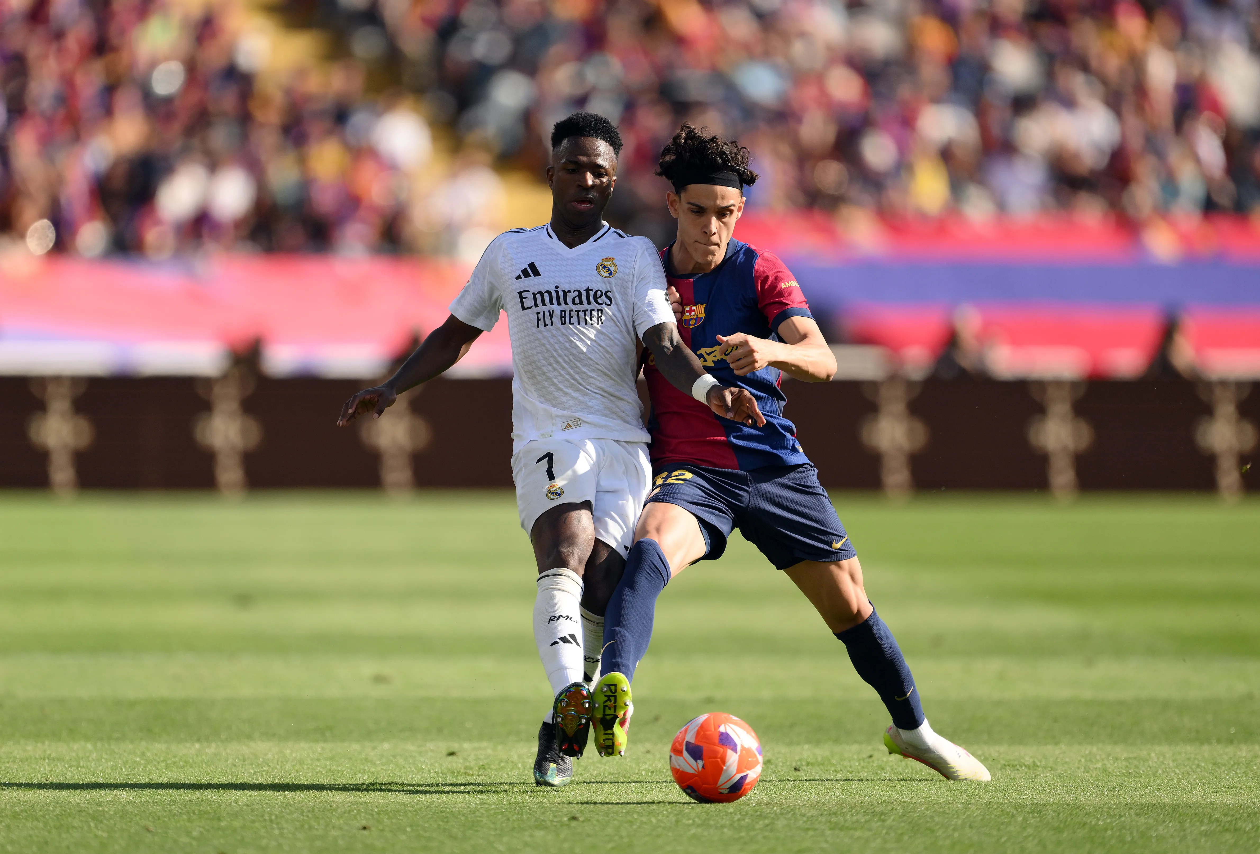 Fort marcando Vini Jr. em El Clásico (Photo by David Ramos/Getty Images)