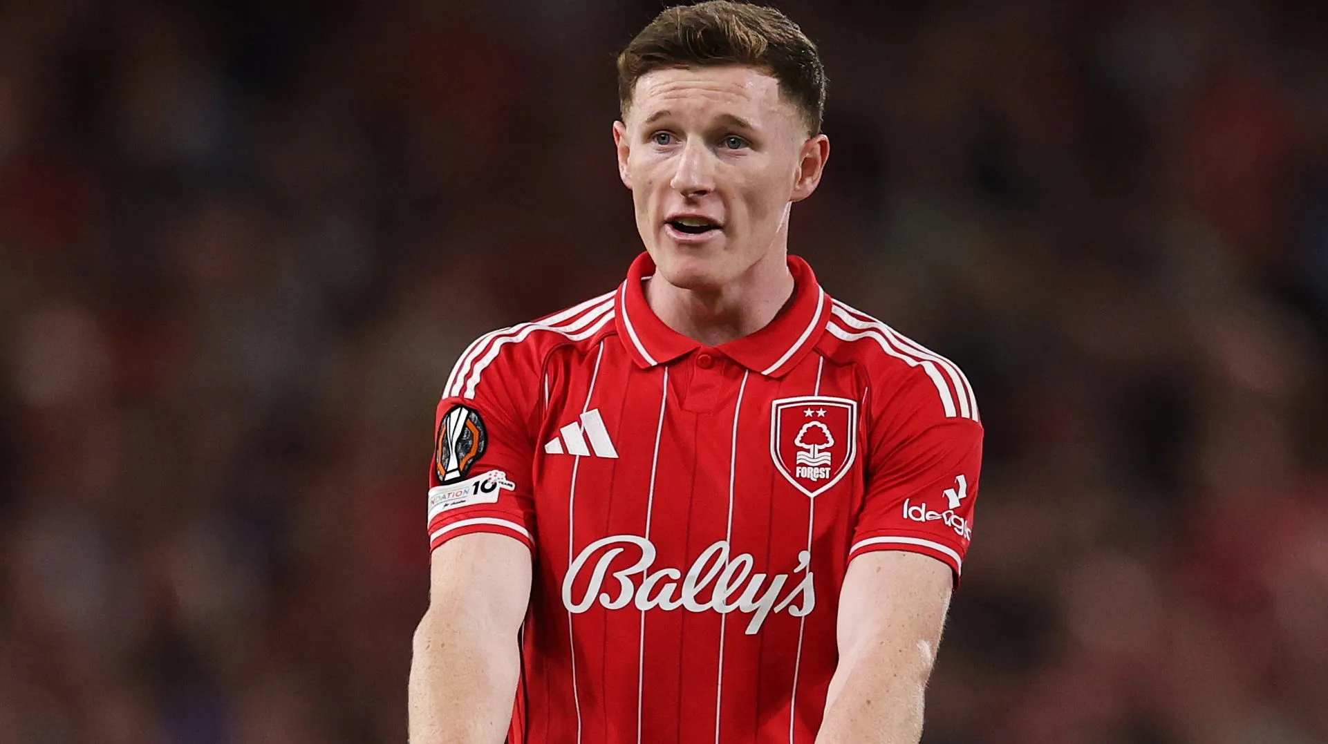 Elliot Anderson, alvo do Manchester City, em jogo do Forest