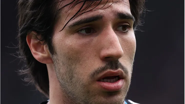 Sandro Tonali durante jogo do Newcaslte. (Photo by Alex Livesey/Getty Images)