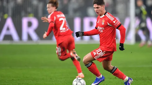 Sudakov em ação pelo Benfica durante a temporada. Foto: Valerio Pennicino/Getty Images