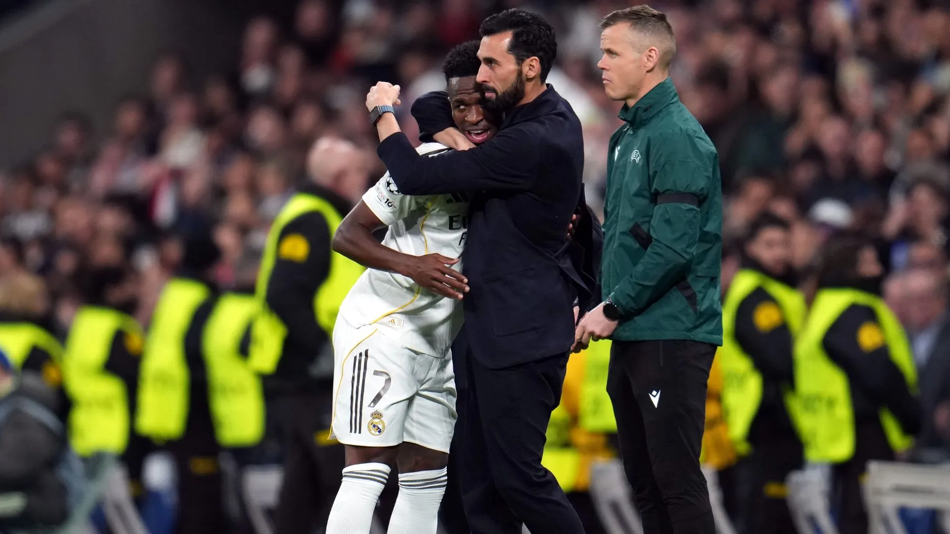 O técnico do Real Madrid, Álvaro Arbeloa, substituiu Vini Jr. contra o Espanyol. Foto: Getty Images/Aitor Alcalde
