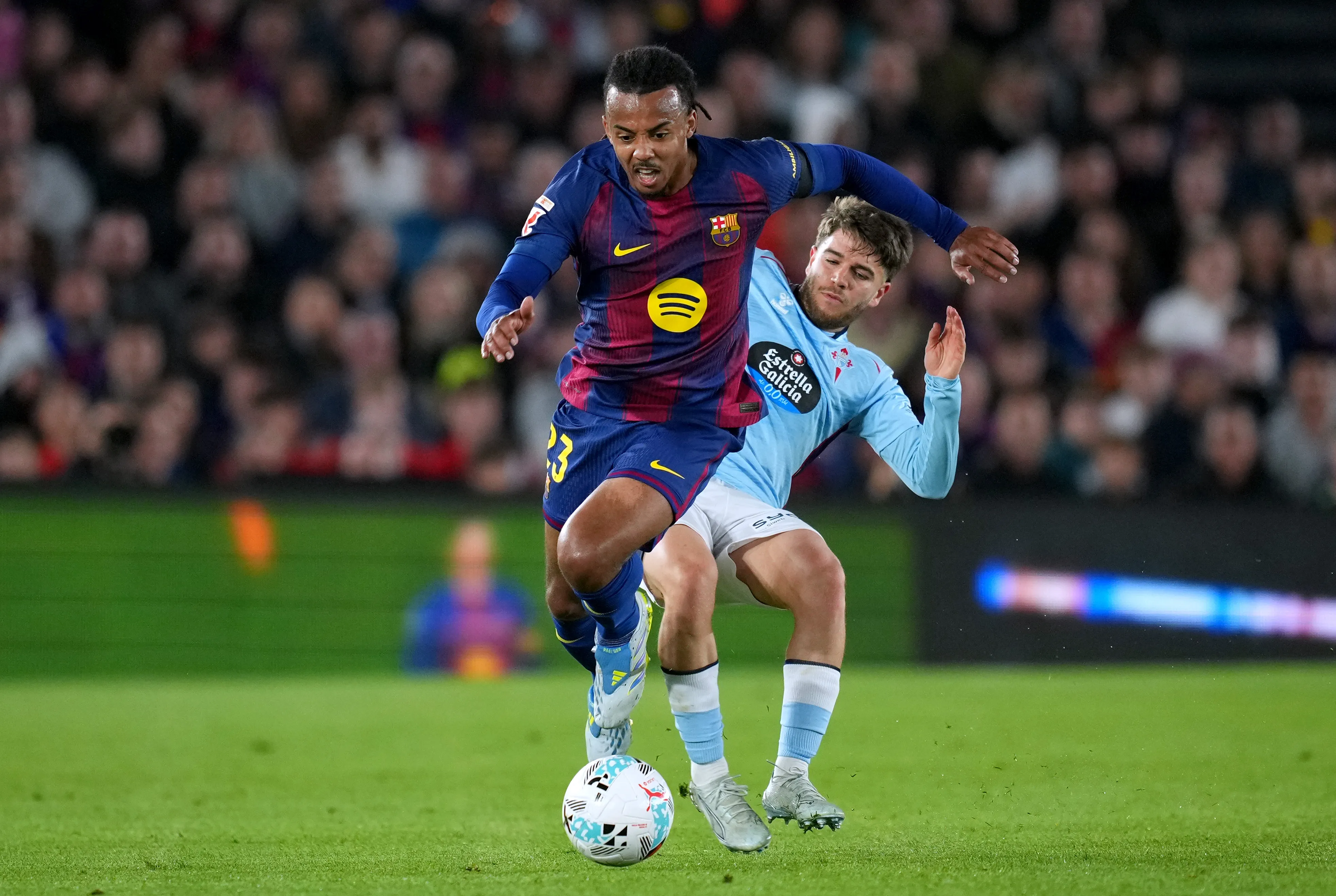 Koundé em jogo do Barcelona. Foto: Alex Caparros/Getty Images