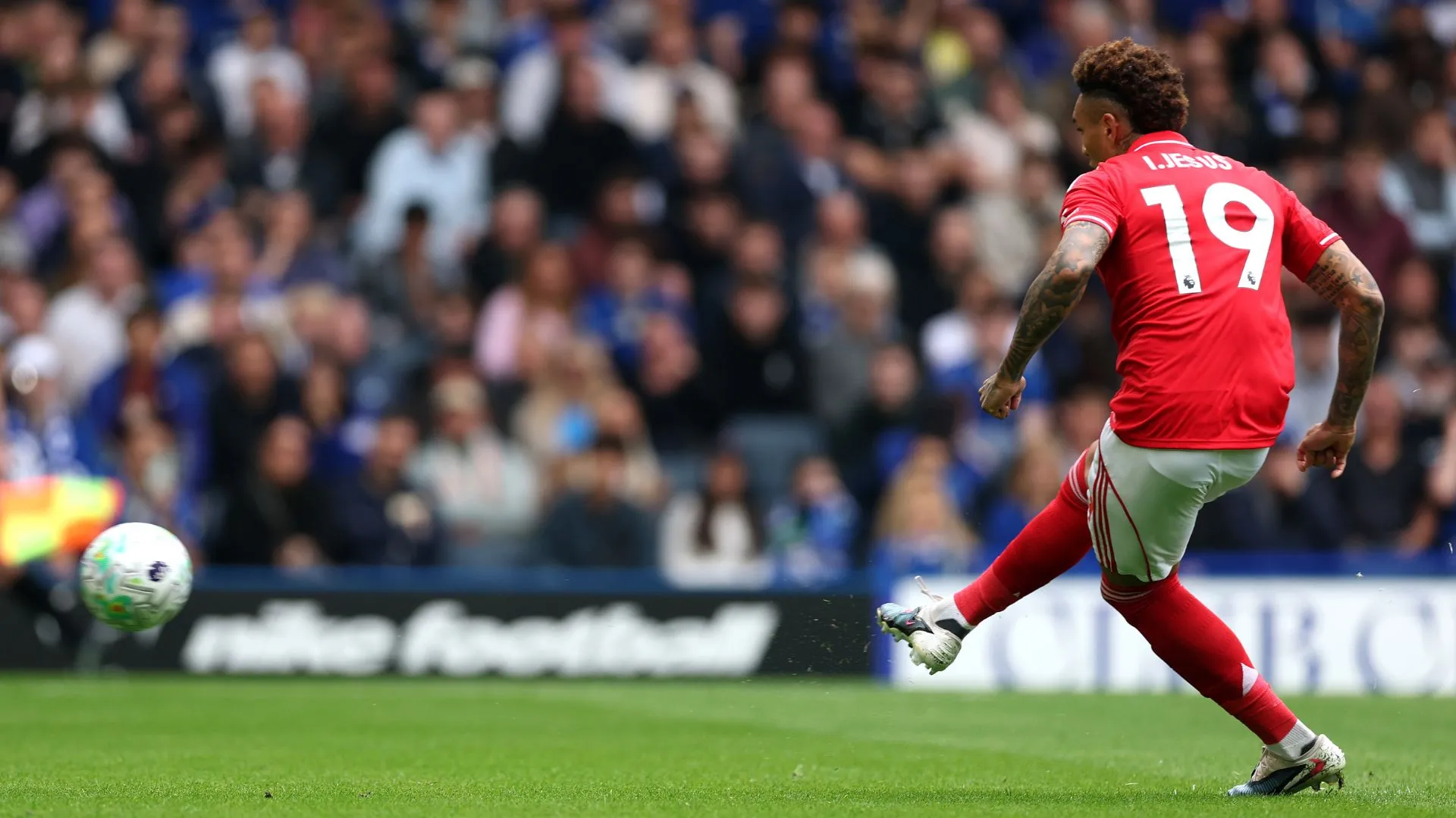 Igor Jesus foi mantido como titular e fez gol de pênalti (foto: Alex Pantling/Getty Images)