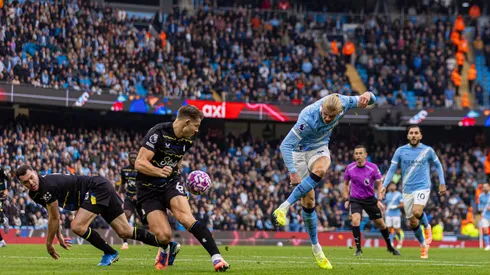 Everton e Manchester City em disputa pela bola na Premier League. Foto: IMAGO / Xinhua