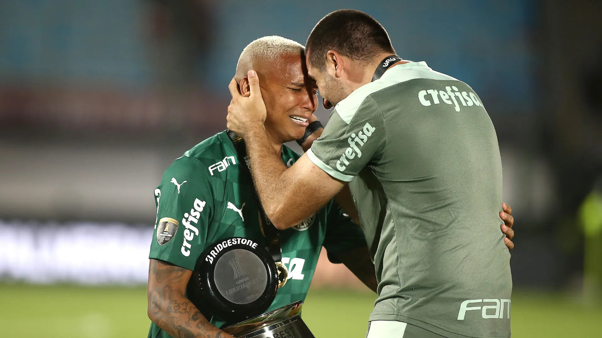 Deyverson chora após conquistar o título da Libertadores