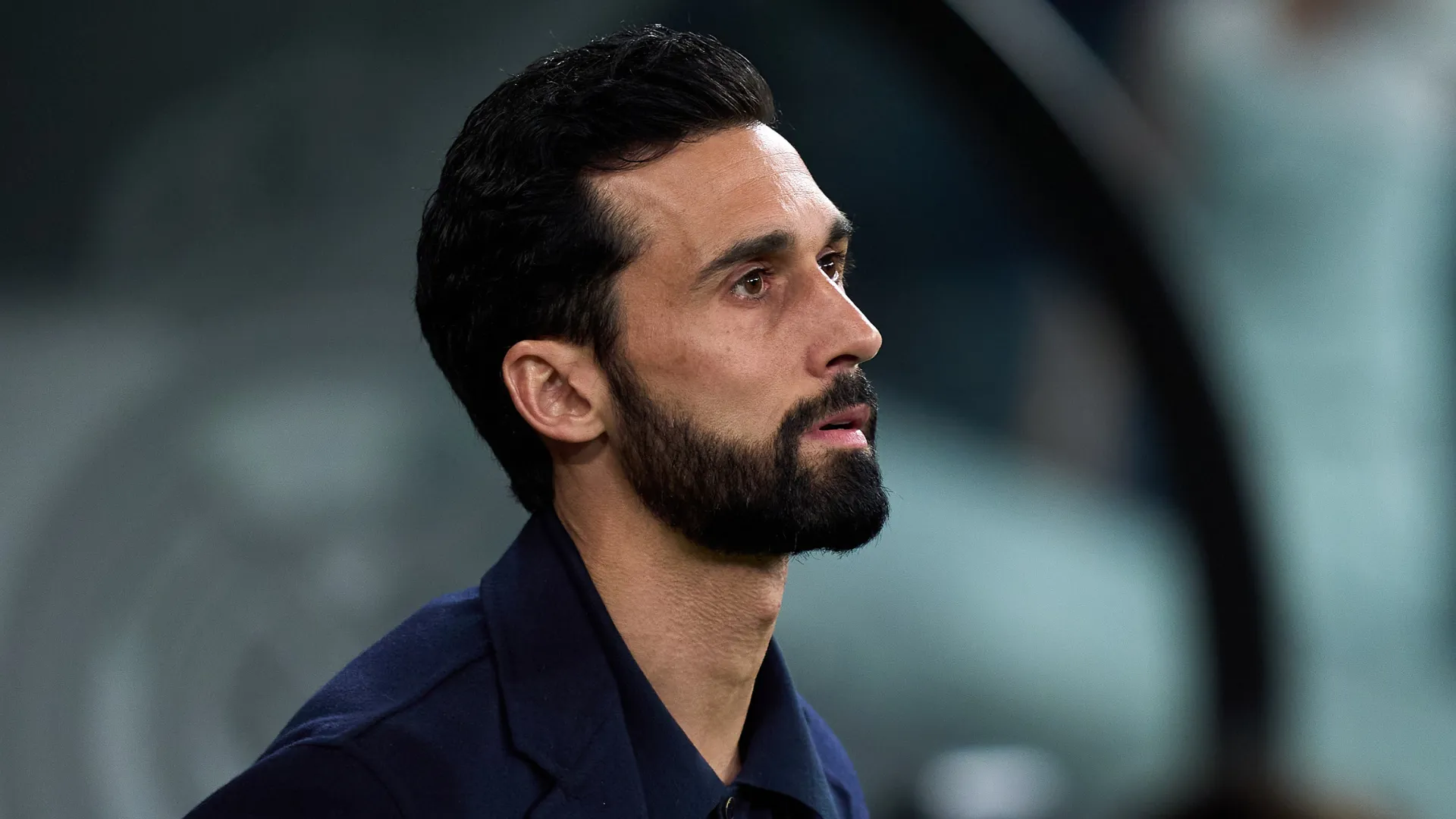Álvaro Arbeloa com olhar sério em jogo do Real Madrid