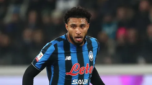 Éderson conduzindo a bola em jogo da Atalanta. (Photo by Marco Luzzani/Getty Images)
