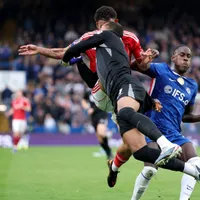 Gibbs-White mostra corte no rosto após choque com Sánchez