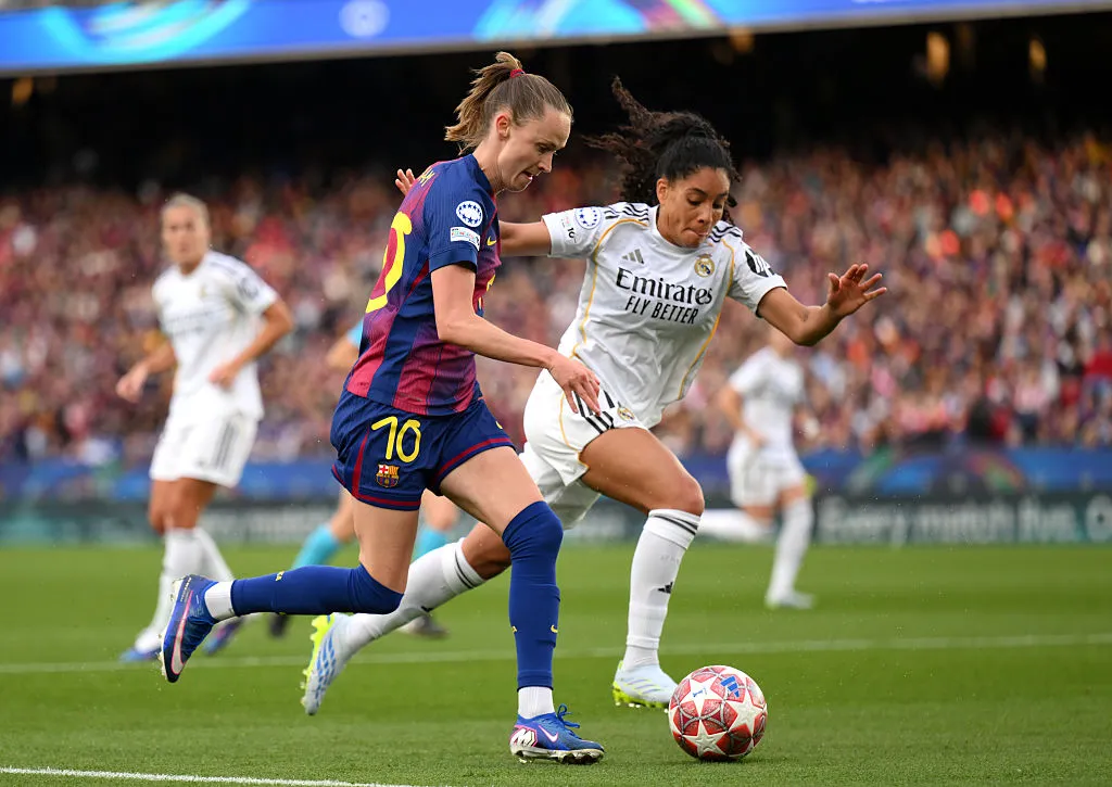 Yasmim atuando pelo Real Madrid contra o Barcelona – Foto: David Ramos/Getty Images