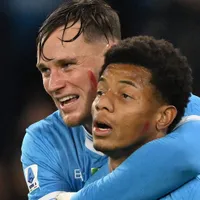 Arne Slot pede a contratação de Sam Beukema, do Napoli