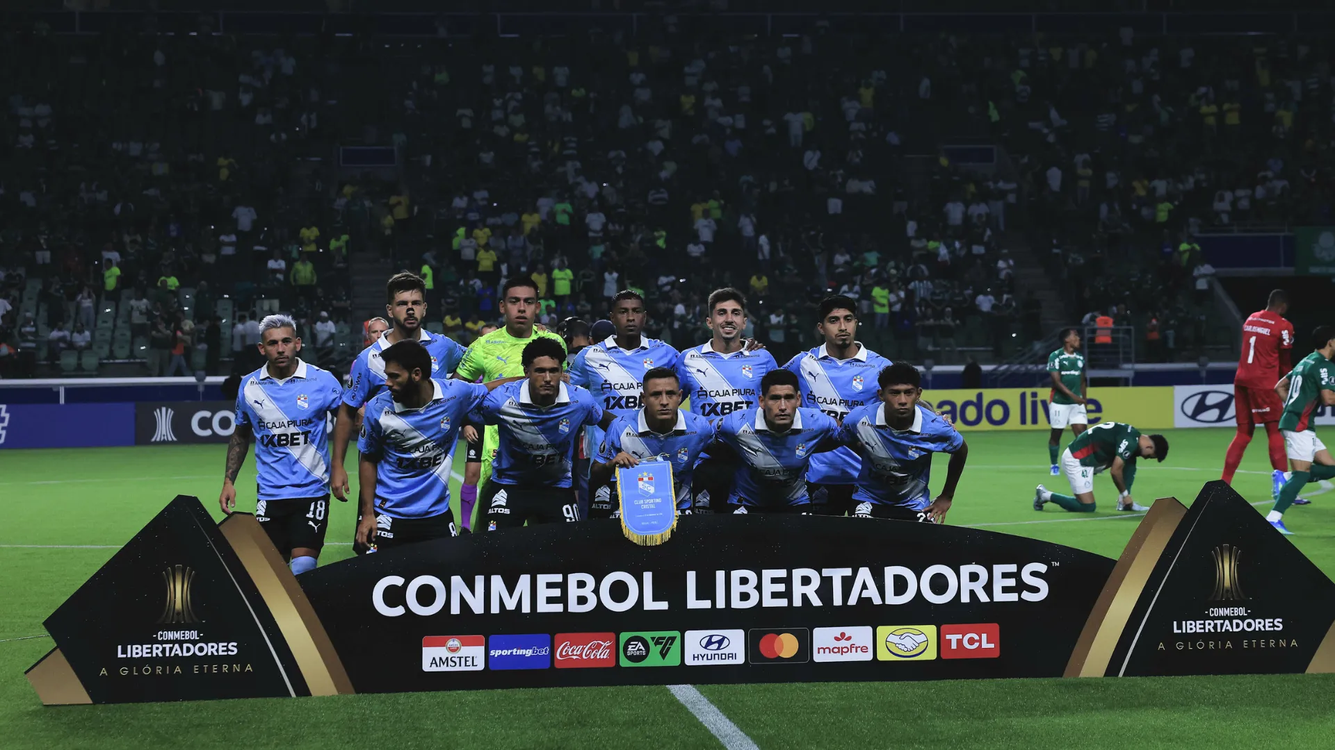 Elenco do Sporting Cristal antes de jogo contra o Palmeiras