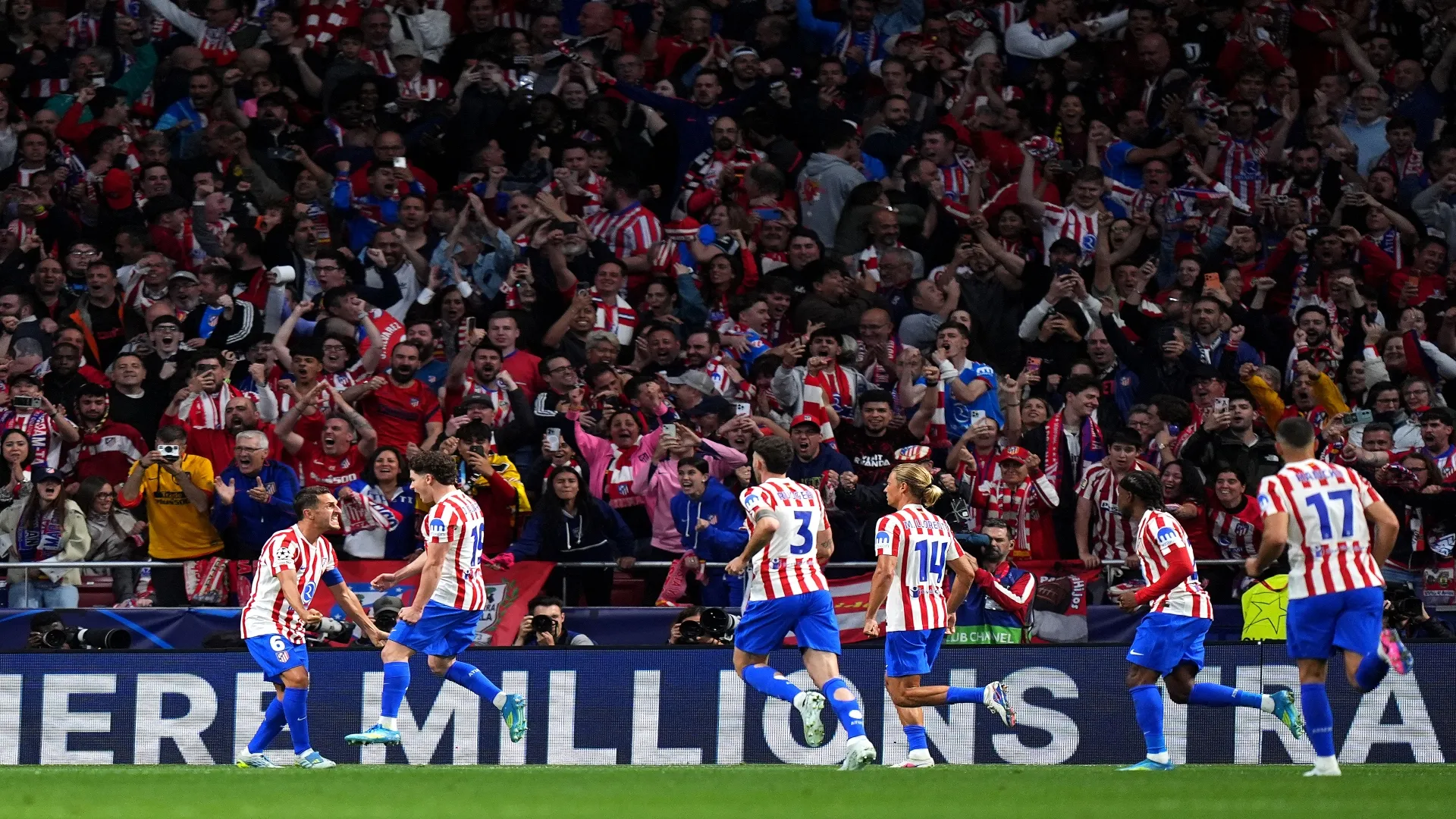 Jogadores do Atlético de Madrid comemoram o gol contra o Arsenal – Angel Martinez/Getty Images