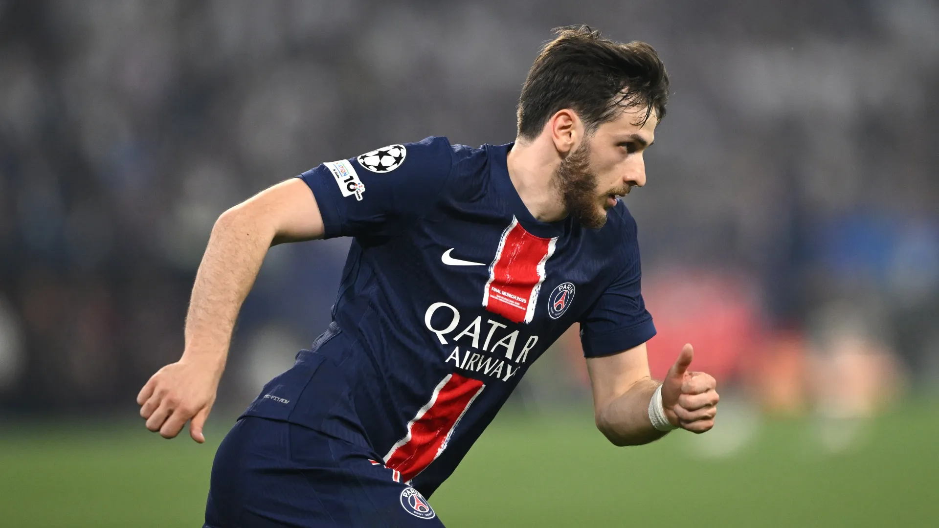 Kvaratskhelia, do PSG (Stu Forster/Getty Images)