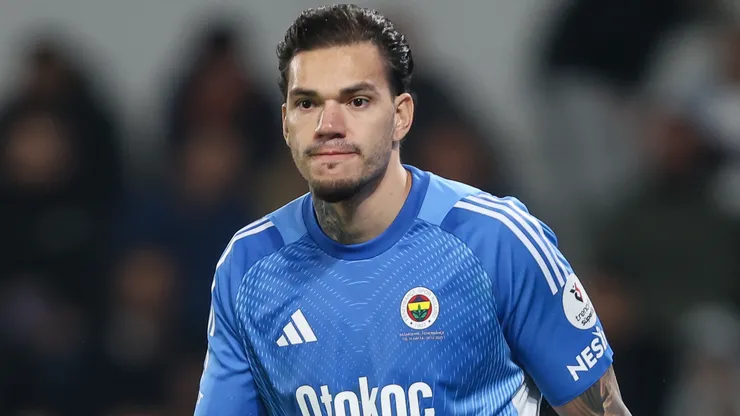 Ederson em campo pelo Fenerbahçe. Foto: Ahmad Mora/Getty Images