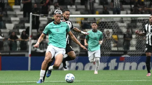 Fernando Mimbacas em campo contra o Atlético-MG. Foto: IMAGO / TheNews2