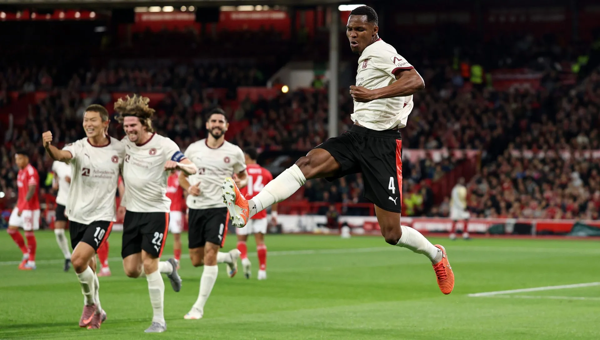 Ousmane Diao comemora gol durante partida da Europa League. Foto: Michael Regan/Getty Images