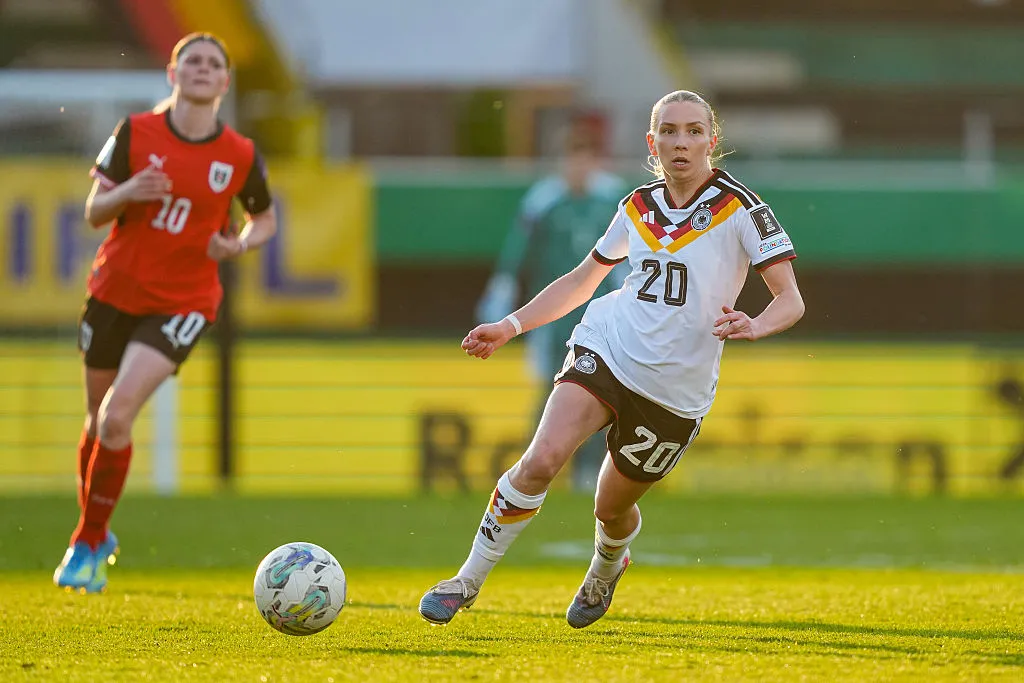 Elisa Senss atuando pela seleção da Alemanha – Foto: Christian Hofer/Getty Images