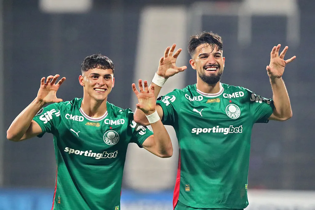 Ramón Sosa e Flaco López comemoram vitória do Palmeiras. (Photo by Mariana Bazo/Getty Images)