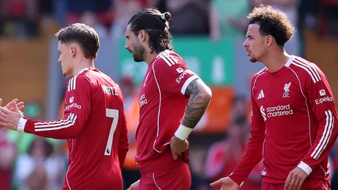 Florian Wirtz, Szobszlai e Curtis Jones. (Photo by Alex Livesey/Getty Images)