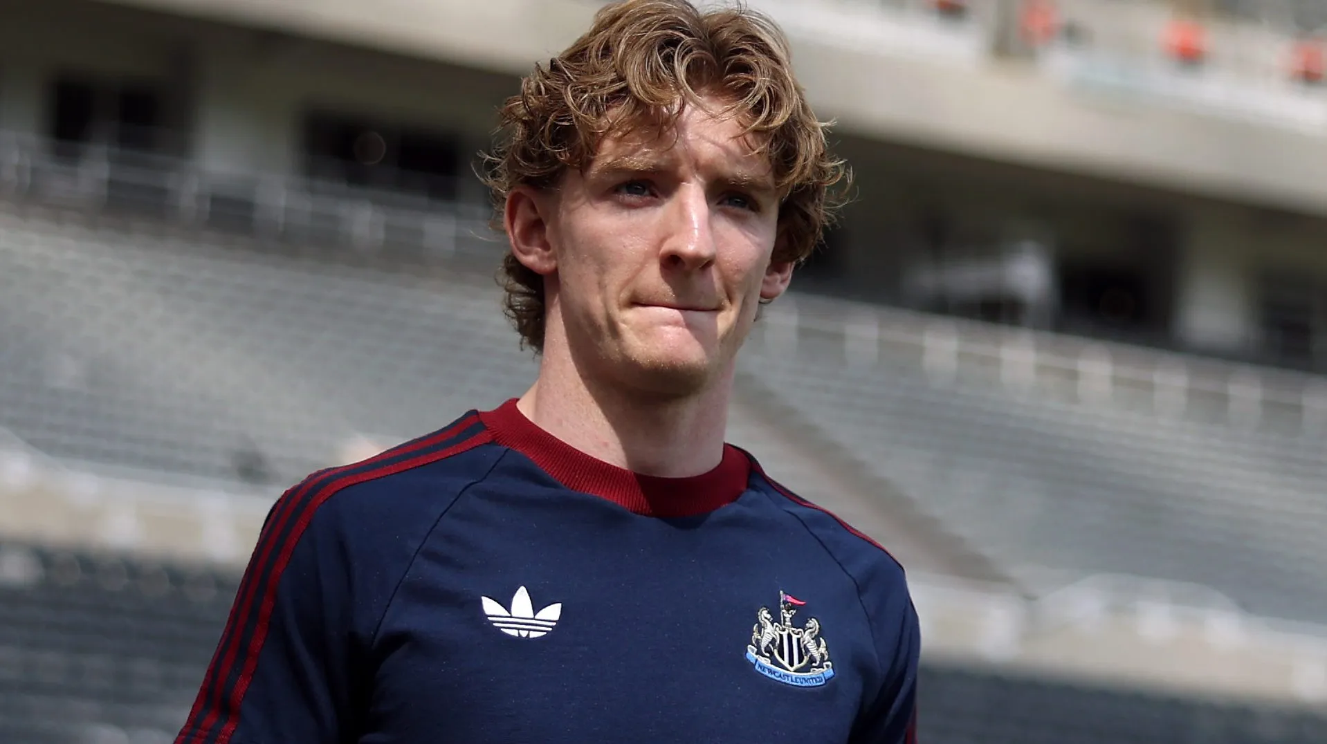 Anthony Gordon, alvo do Bayern