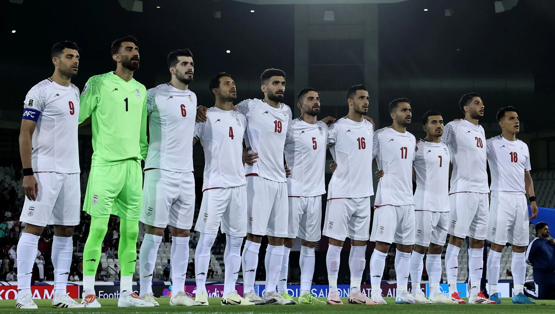 Jogadores do Irã antes da partida das eliminatórias da Copa do Mundo FIFA 2026. Foto: Mohamed Farag/Getty Images
