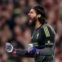 Juventus pressiona Liverpool após chegar a acordo com Alisson