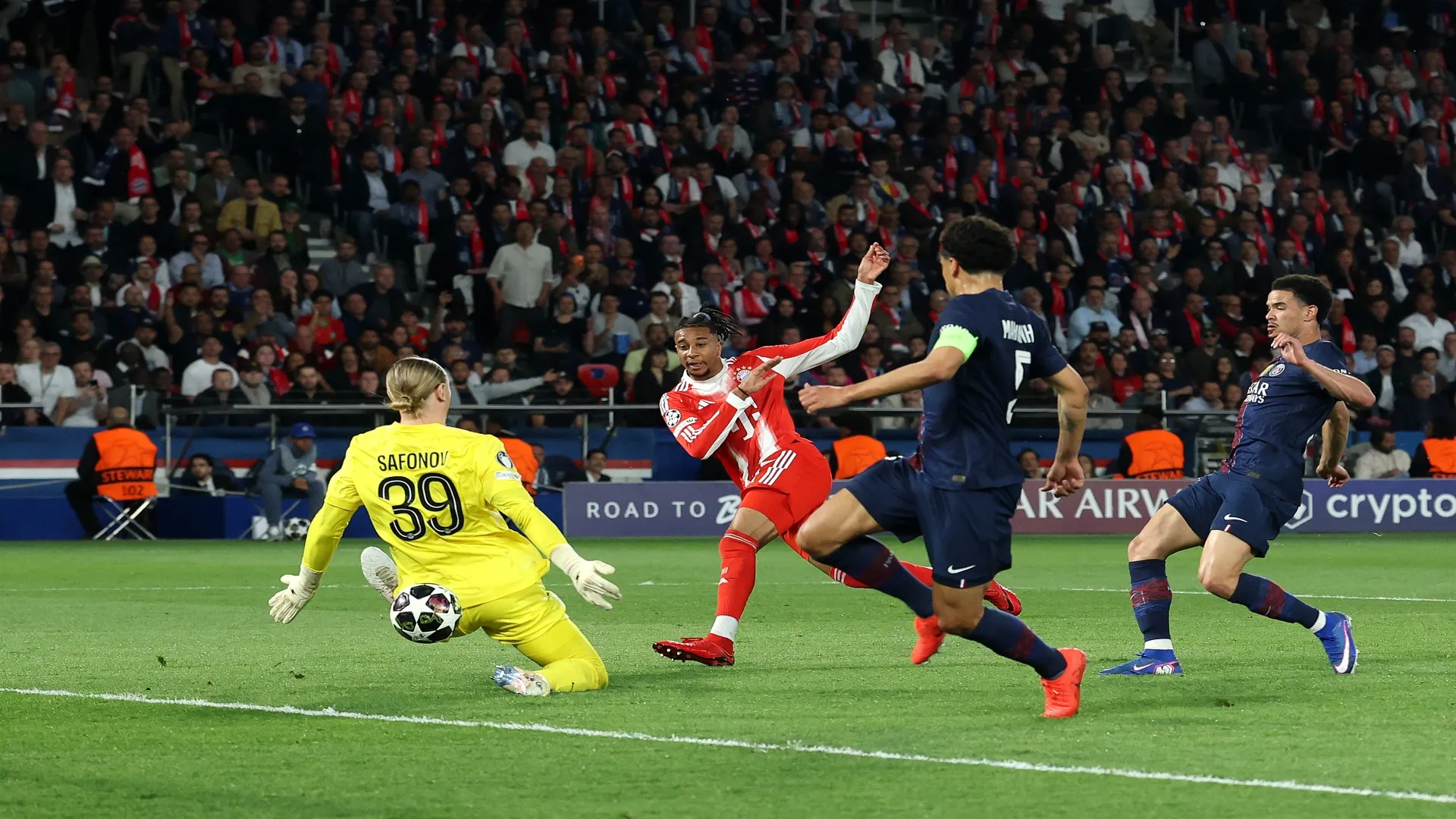 Bayern e PSG na partida de nove gols – Alexander Hassenstein/Getty Images
