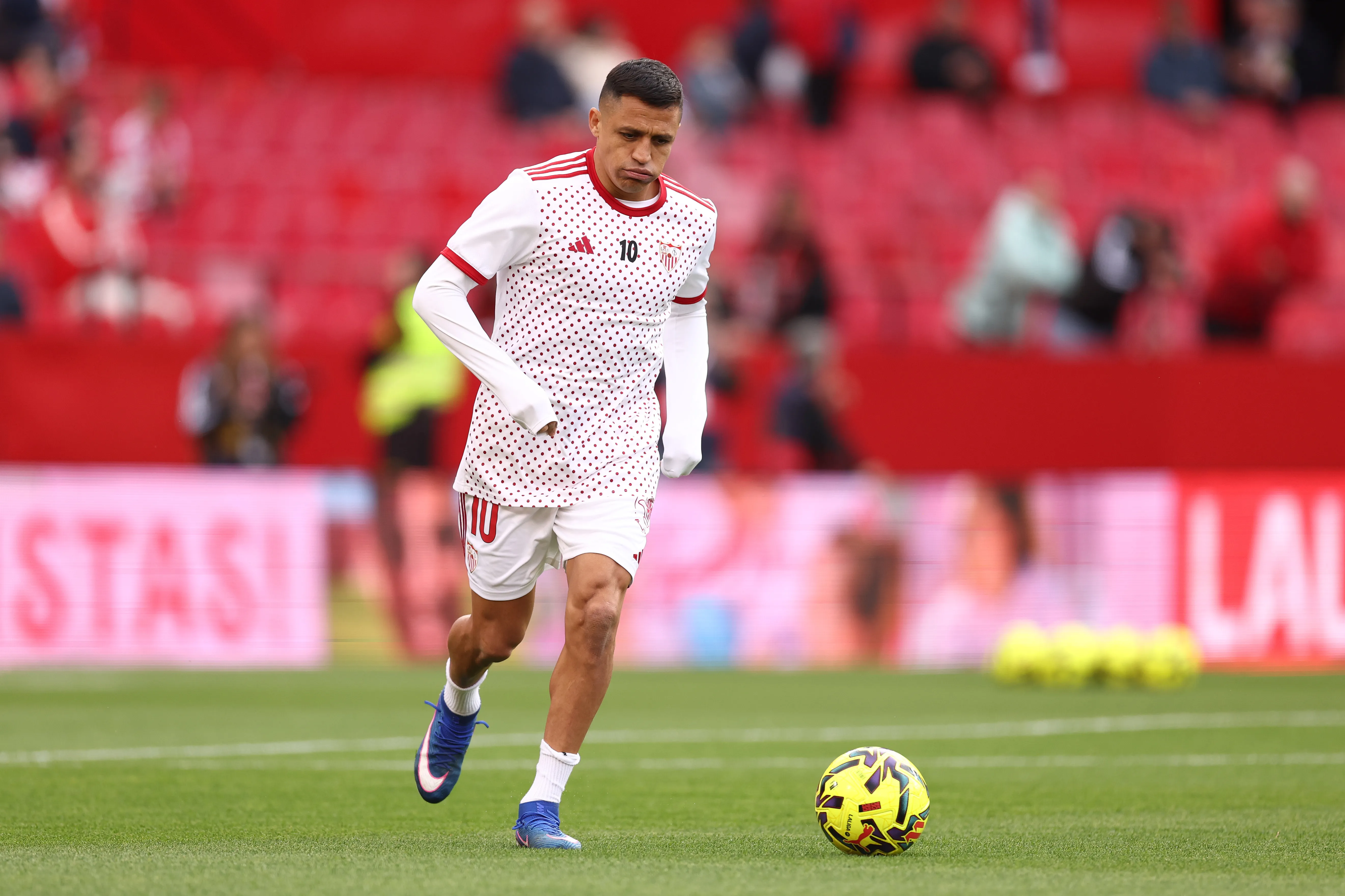 Alexis Sánchez em ação pelo Sevilla. (Foto: Fran Santiago/Getty Images)