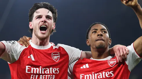 Declan Rice e Myles Lewis-Skelly comemorando em jogo do Arsenal. (Photo by Justin Setterfield/Getty Images)