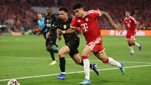 Torcida do Bayern de Munique agita a torcida antes de semifinal. Adam Pretty/Getty Images.