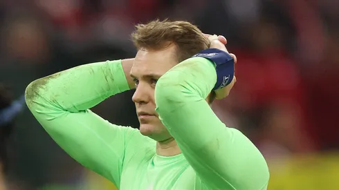 Neuer com as mãos na cabeça após eliminação do Bayern. (Photo by Adam Pretty/Getty Images)