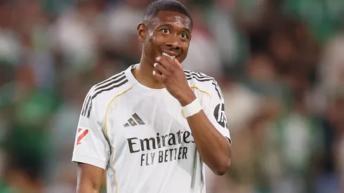David Alaba durante partida. (Photo by Fran Santiago/Getty Images)