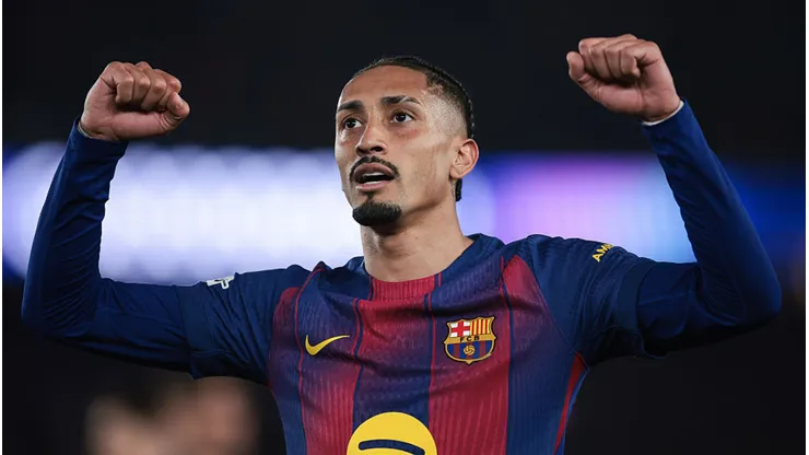 Raphinha pode sair do Barcelona. Eric Alonso/Getty Images.