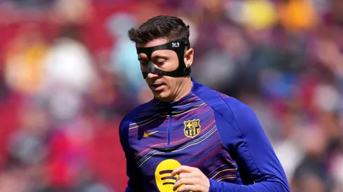 Lewandowski durante aquecimento pelo Barcelona. (Photo by Alex Caparros/Getty Images)