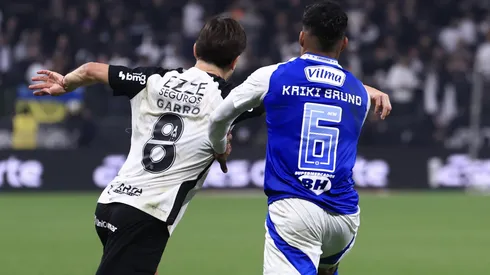Garro e Kaiki durante uma partida do Brasileirão. Foto: Marcello Zambrana/AGIF