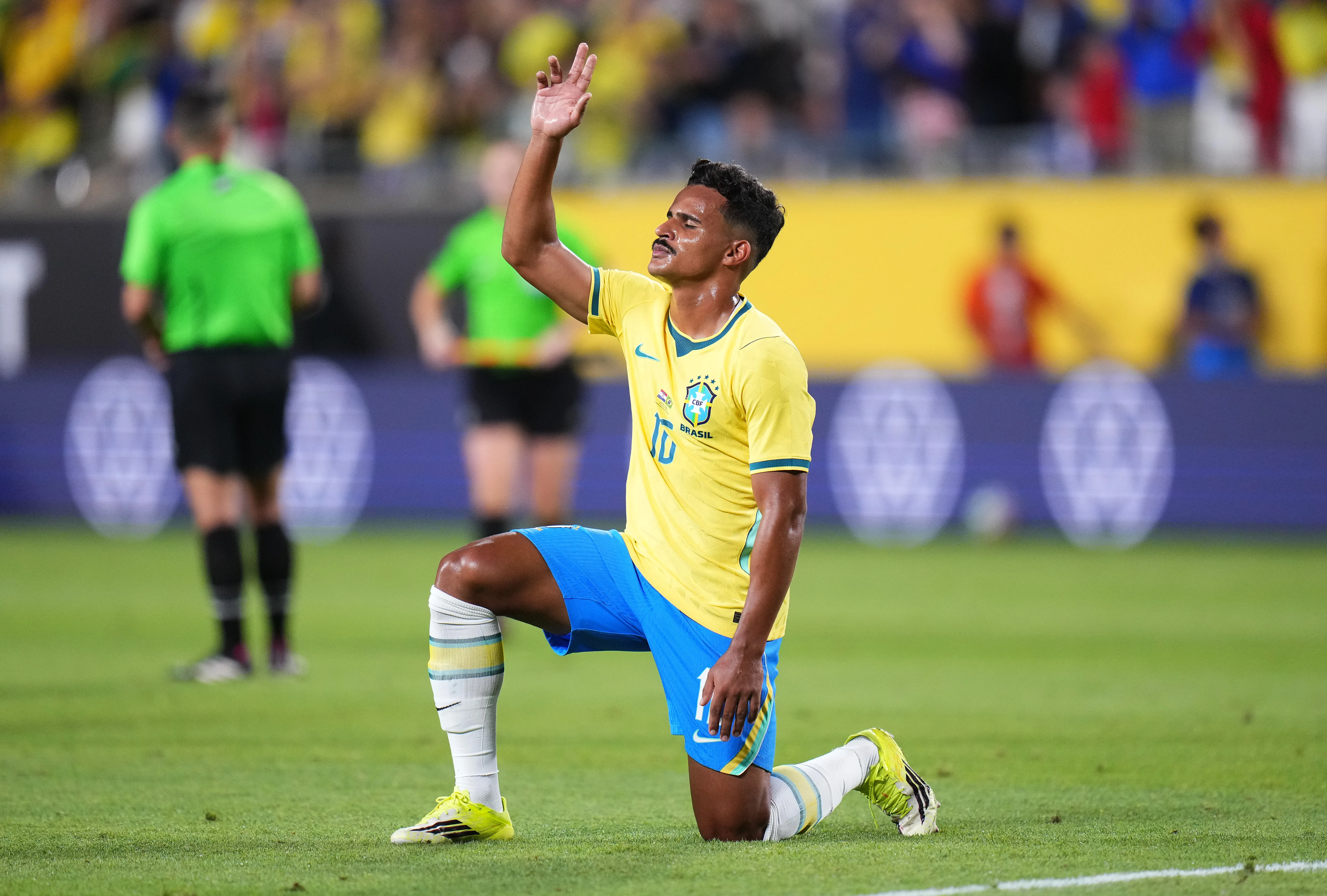 Kaiki em campo com a Seleção Brasileira (Foto: Rich Storry/Getty Images)