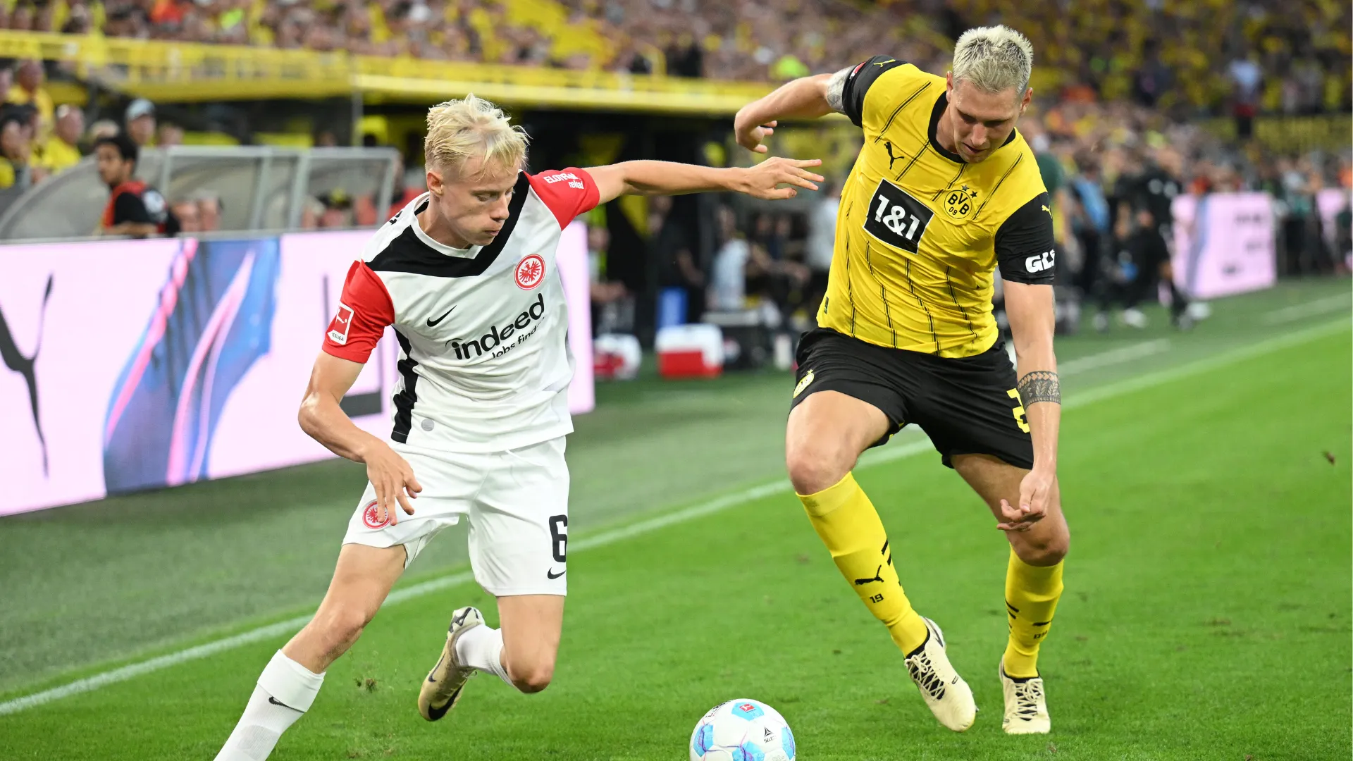 Niklas Süle marcando durante jogo do Borussia Dortmund