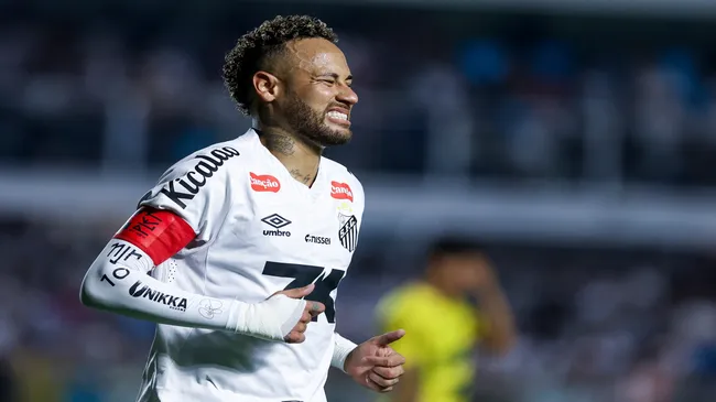 Neymar é um crítico dos gramados sintéticos – Ricardo Moreira/Getty Images