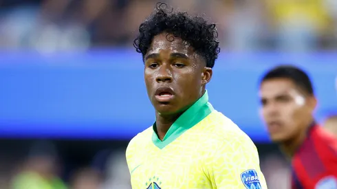 Endrick em jogo pela Seleção Brasileira. (Foto: Ronald Martinez/Getty Images)