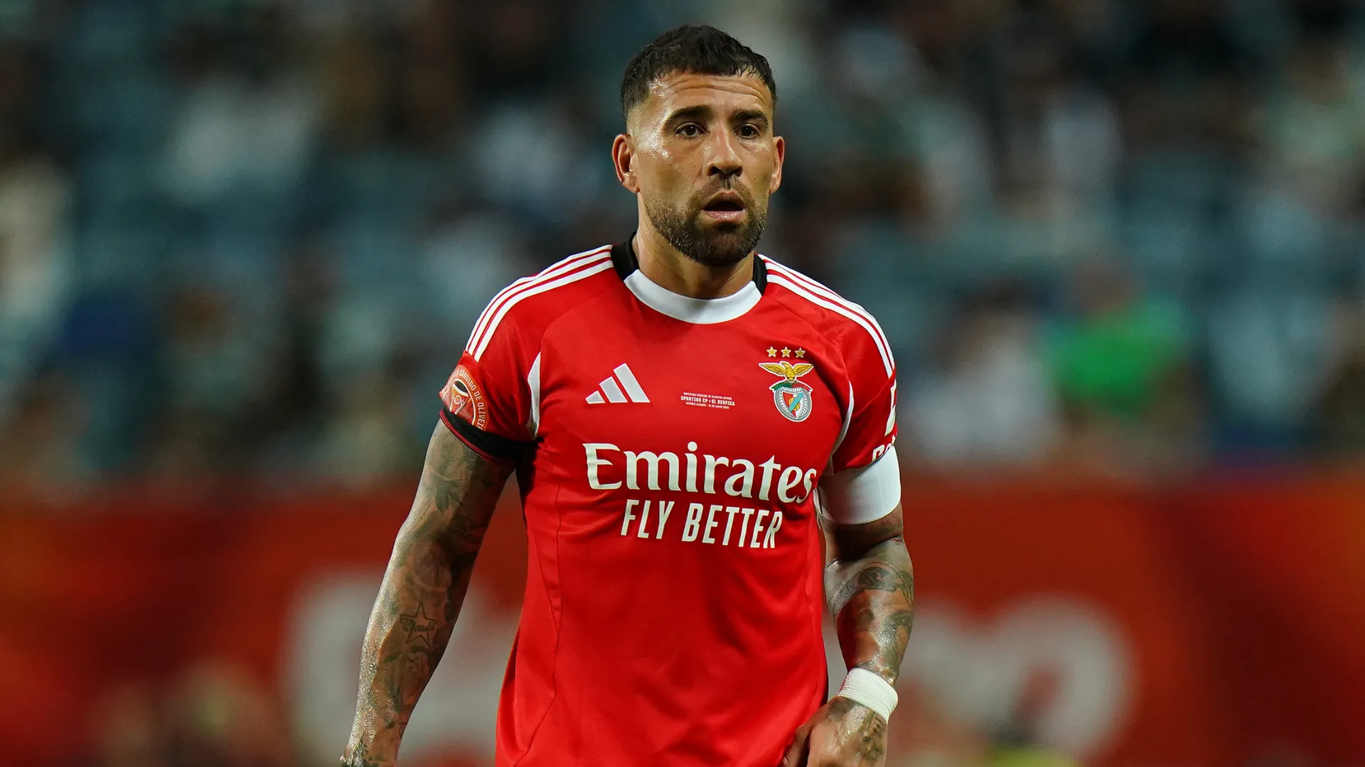 Nicolás Otamendi durante jogo pelo Benfica