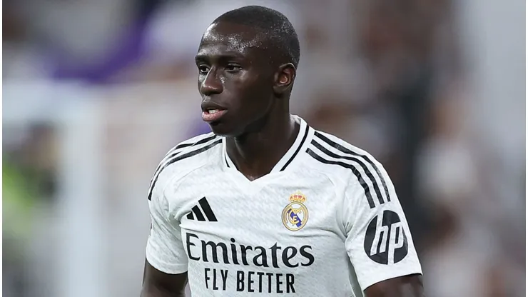 Ferland Mendy durante partida do Real Madrid. Foto: Gonzalo Arroyo Moreno/Getty Images