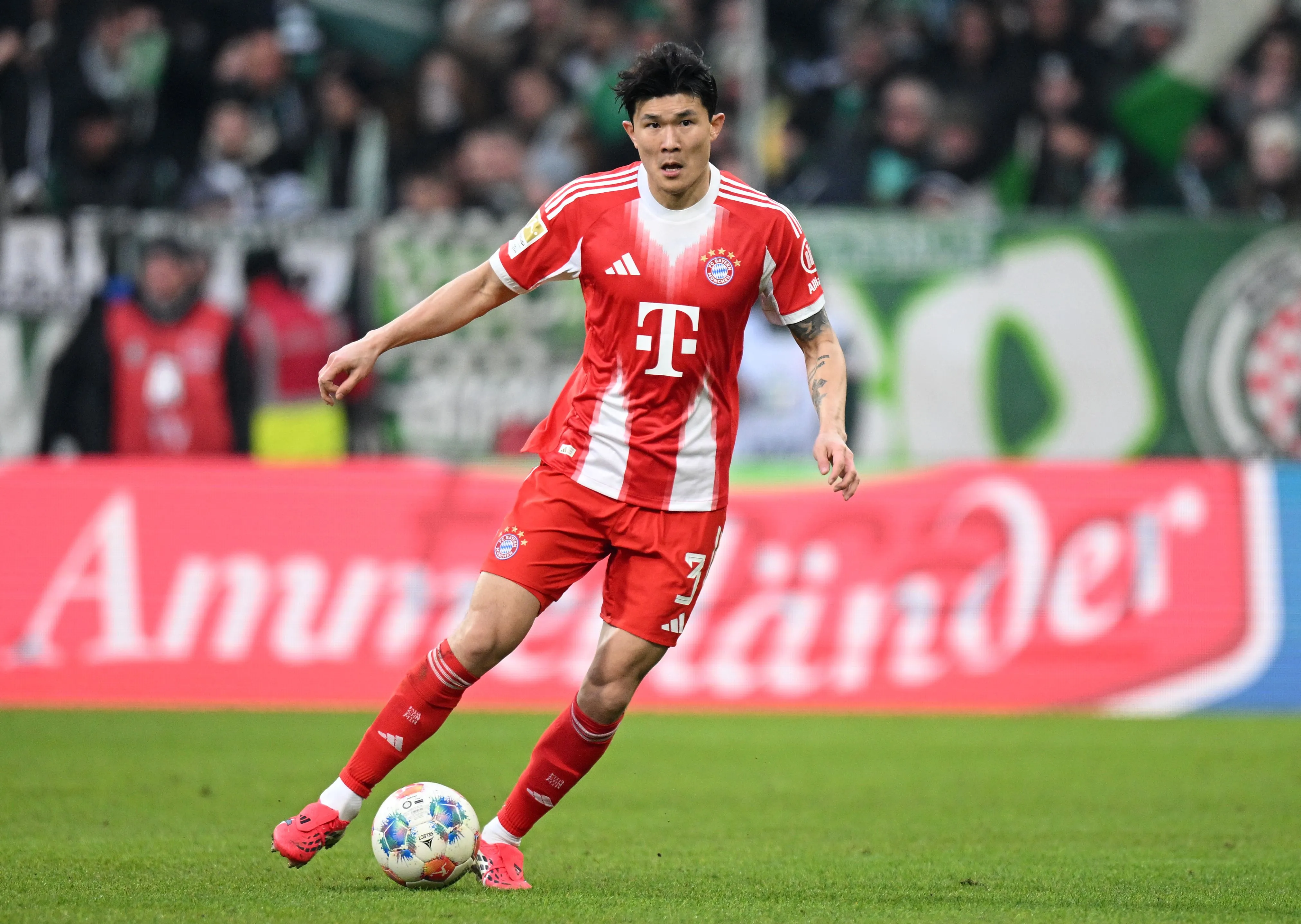 Kim Min-Jae durante partida do Bayern de Munique. (Photo by Stuart Franklin/Getty Images)