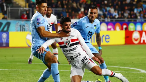 O'Higgins e São Paulo em ação pela Sul-Americana. Marcelo Hernandez/Getty Images.