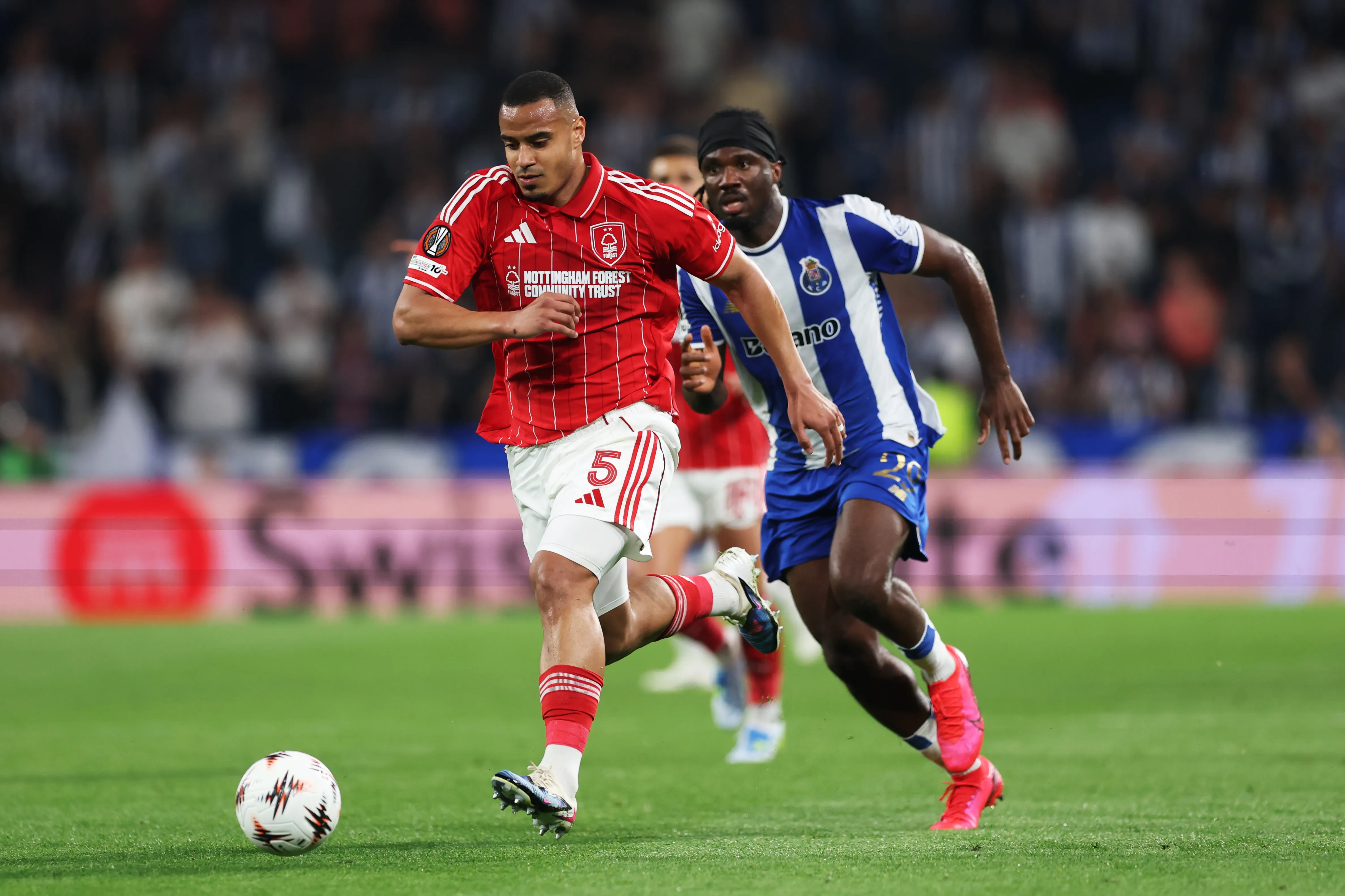 Murillo em jogo do Nottingham Forest. Foto: Clive Brunskill/Getty Images