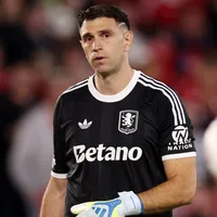 Liverpool mira contratação de Dibu Martínez para substituir Alisson