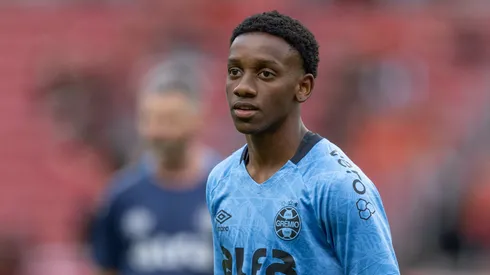 Gabriel Mec renova com o Grêmio. Liamara Polli/AGIF.