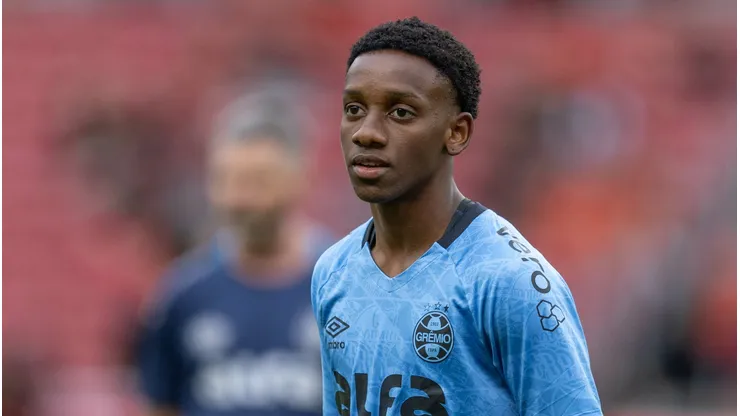 Gabriel Mec renova com o Grêmio. Liamara Polli/AGIF.