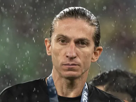 Chelsea se afasta de Filipe Luís